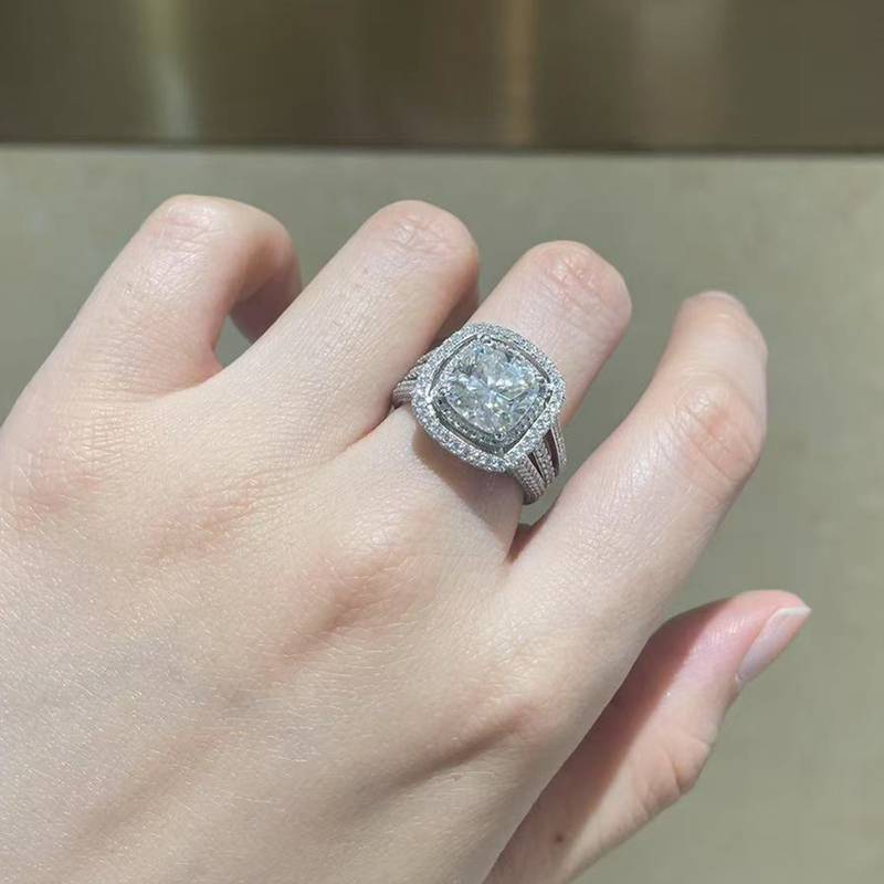 豪华枕形Women's RingS925银镀白金定制选款主石Moissanite3.5ct/副石高碳钻